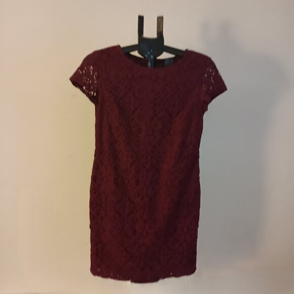 Banana Republic Women’s Maroon Lace Cap Sleeve Sheath Dress Size 4P - Picture 12 of 13